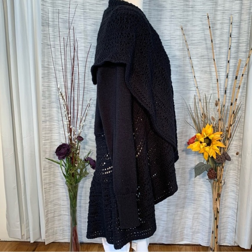 Cache black knit and crocheted cardigan with shawl. - Picture 11 of 16